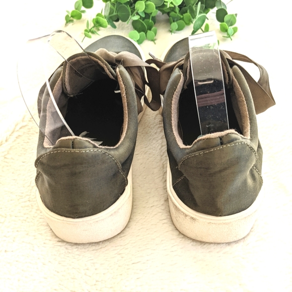 Madden Girl Green Flats Sneaker Shoes Size 8.5 - Picture 6 of 7